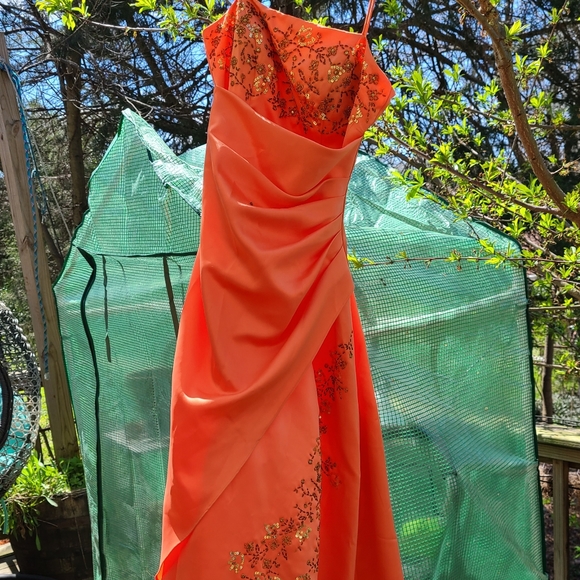 Beautiful orange peach formal prom dress floor length. - Picture 3 of 5